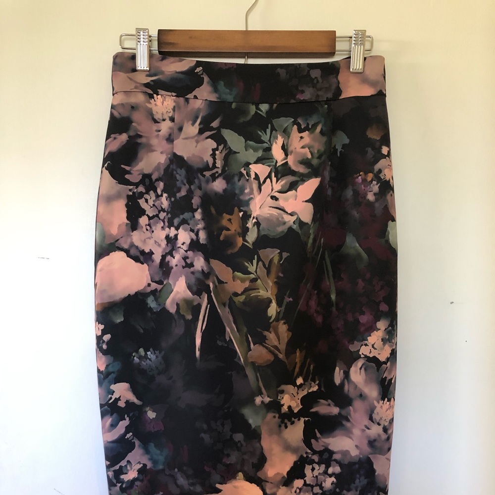 Antonio melani Spring skirt size 4, NWT. MIDI length